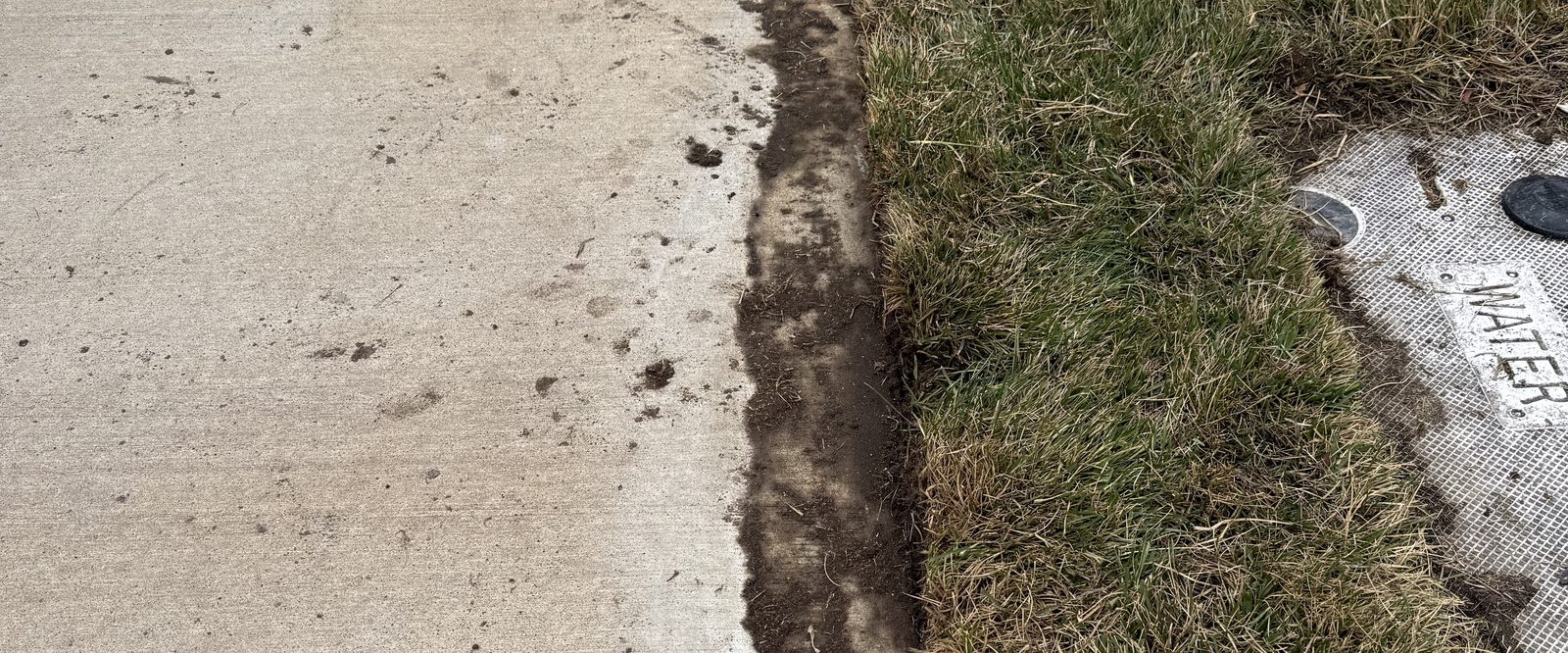 Freshly edged lawn line along a sidewalk maintained by Spanish Springs Lawn Care