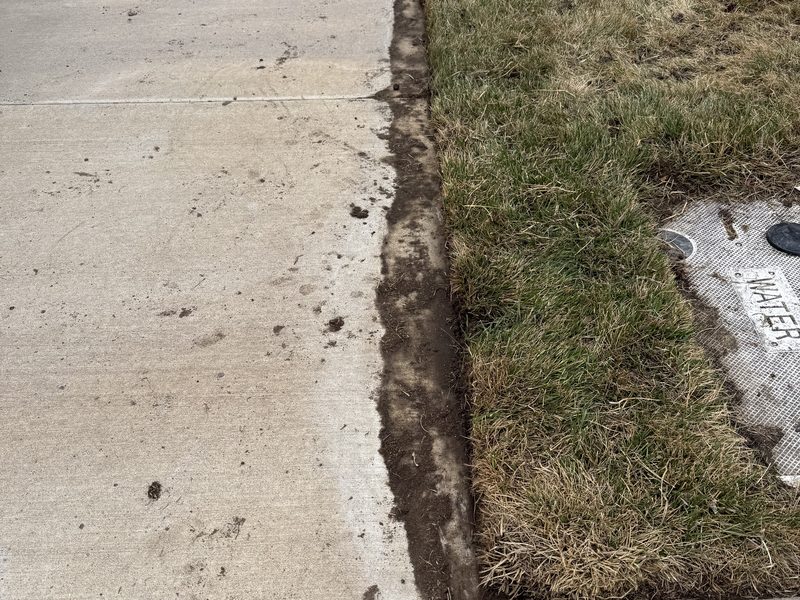 Freshly edged lawn line along a sidewalk maintained by Spanish Springs Lawn Care